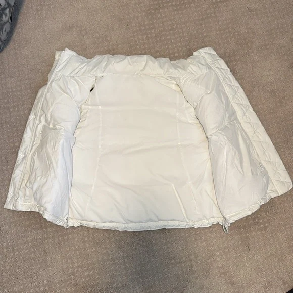 Lululemon White Puffer Vest - Size 6 - Picture 3 of 4